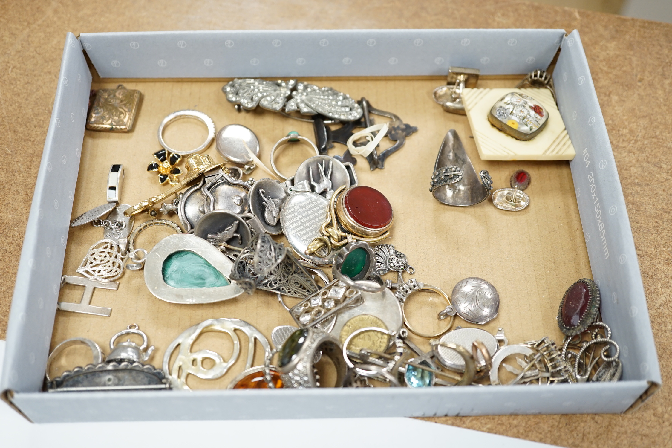 A group of assorted mainly silver and 925 jewellery, including a Georg Jensen twin dolphin brooch, 40mm, lockets, a Victorian yellow metal overlaid, carnelian and bloodstone set spinning fob, etc.